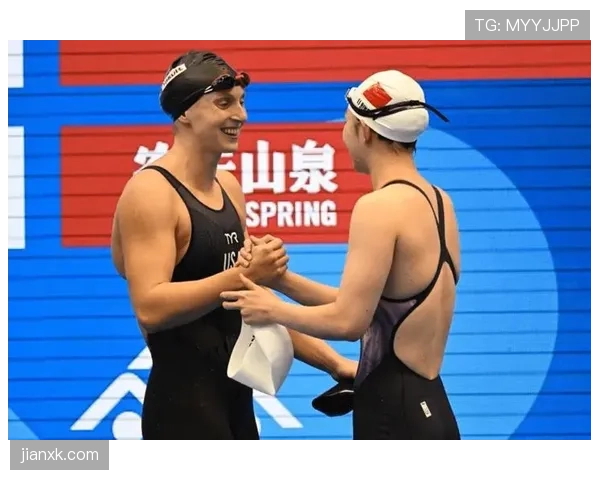 凯蒂·莱德基领奖台是女王，排队买咖啡像隔壁阿姨，这反差让我笑出声