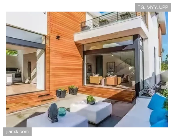 崔家溪坐拥豪宅里喝的居然是那个价到让普通人怀疑人生的水？