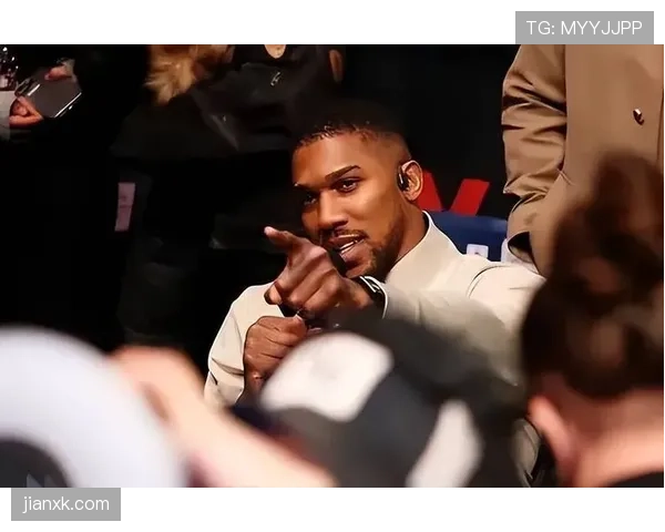 安东尼·约书亚训练完顺手买了辆限量超跑，说当水喝